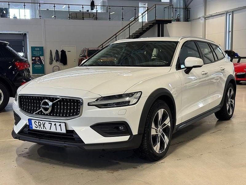 Begagnad Volvo V60 CC 190 HK (139 kW) 2019 Vit Kombi