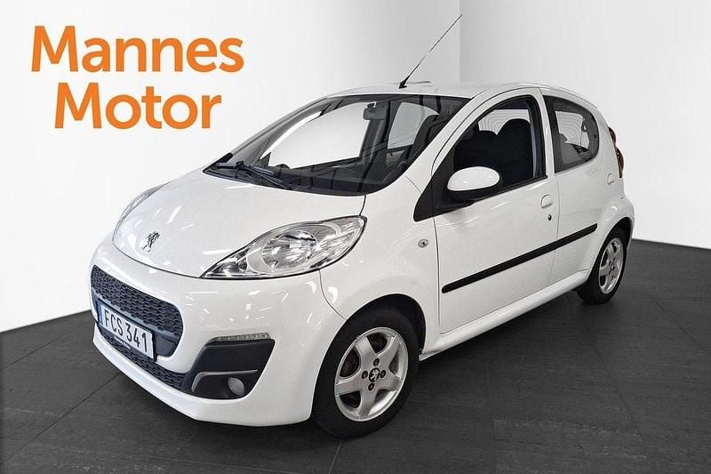 Vit Begagnad 2013 Peugeot 107 Halvkombi | 44 900 kr (Marknadspris) - Bild 1/4