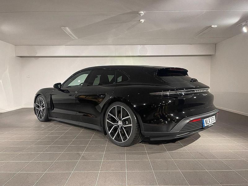 Begagnad Porsche Taycan Sport Turismo 320 kW (436 HK) 2024 Svart Sedan