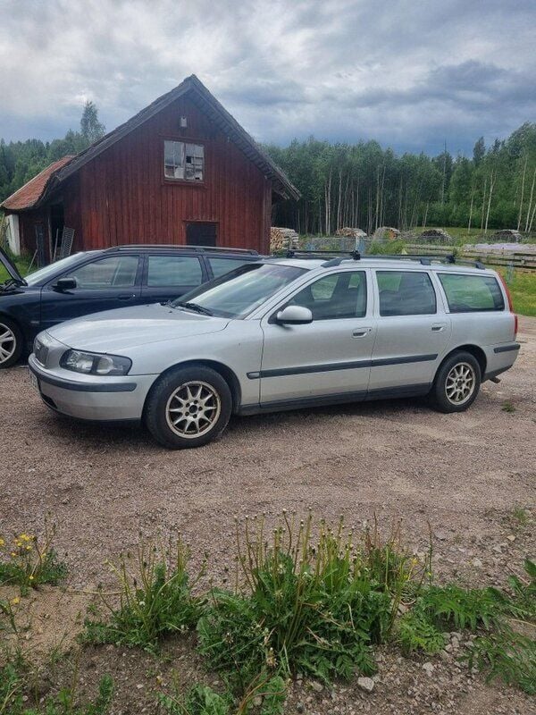 Silver Begagnad 2001 Volvo V70 Kombi | 7 000 kr (Superpris) - Bild 1/2