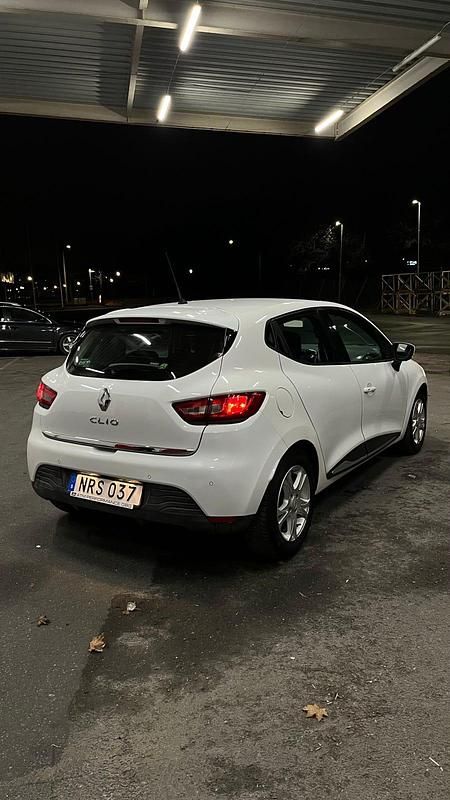 Begagnad Renault Clio IV 90 HK (66 kW) 2015 Vit Halvkombi