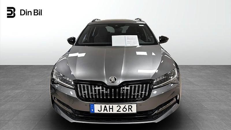 Begagnad Skoda Superb SportLine 156 HK (114 kW) 2023 Grå Kombi