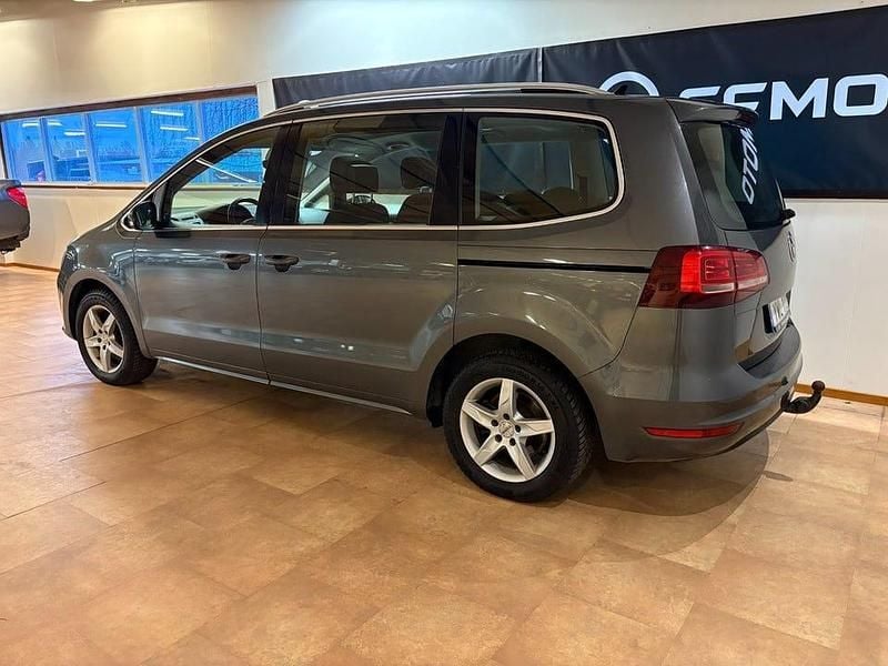 Begagnad VW Sharan 150 HK (110 kW) 2018 Grå Minibuss