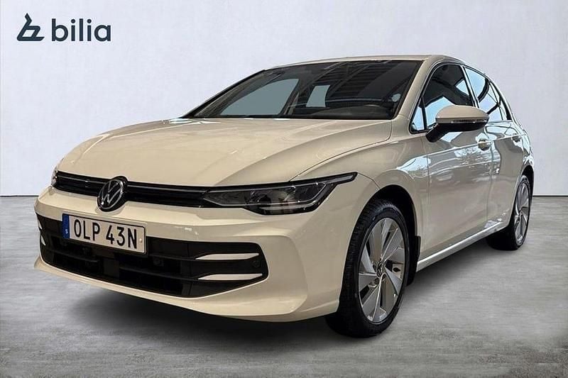 Begagnad VW Golf VIII Life 151 HK (111 kW) 2024 Vit Halvkombi