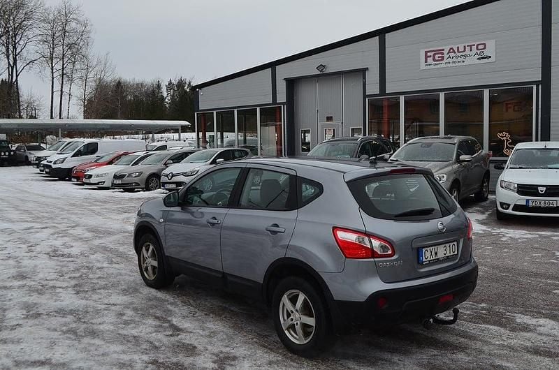 Begagnad Nissan Qashqai 141 HK (103 kW) 2011 Grå SUV
