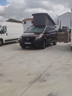 Brun Begagnad 2016 Mercedes Vito Minibuss | 350 000 kr (Dyr) - Bild 1/4