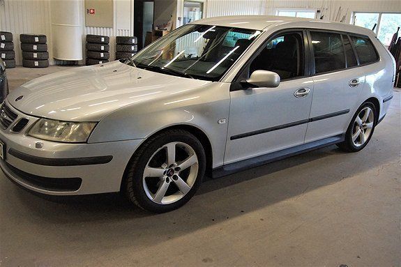 Silver Begagnad 2005 Saab 9-3 Vector Kombi | 27 900 kr (Bra pris) - Bild 1/4