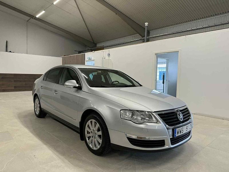 Silver Begagnad 2005 VW Passat Sedan | 39 500 kr (Marknadspris) - Bild 1/4