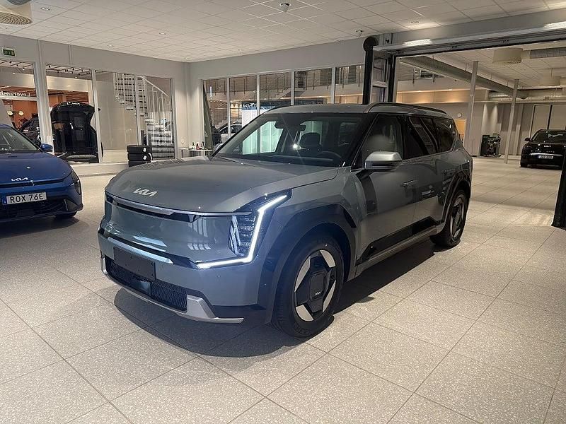 Grön Ny 2025 Kia EV9 SUV | 732 350 kr (Superpris) - Bild 1/4