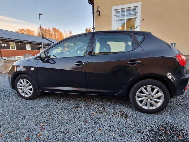Svart Begagnad 2014 Seat Ibiza Style Halvkombi | 29 900 kr (Marknadspris) - Bild 1/4