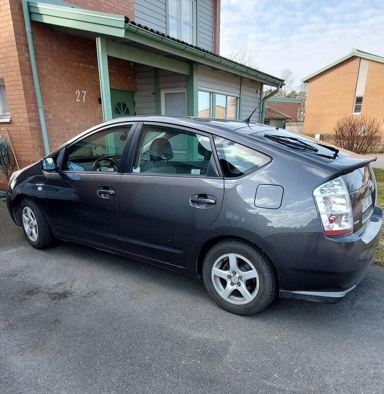 Grå Begagnad 2009 Toyota Prius Halvkombi | 69 000 kr (Marknadspris) - Bild 1/4
