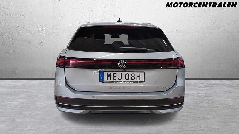 Begagnad VW Passat 207 HK (152 kW) 2024 Silver Kombi