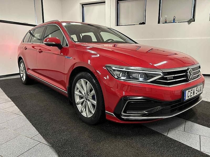 Begagnad VW Passat GTE 218 HK (160 kW) 2020 Röd Kombi