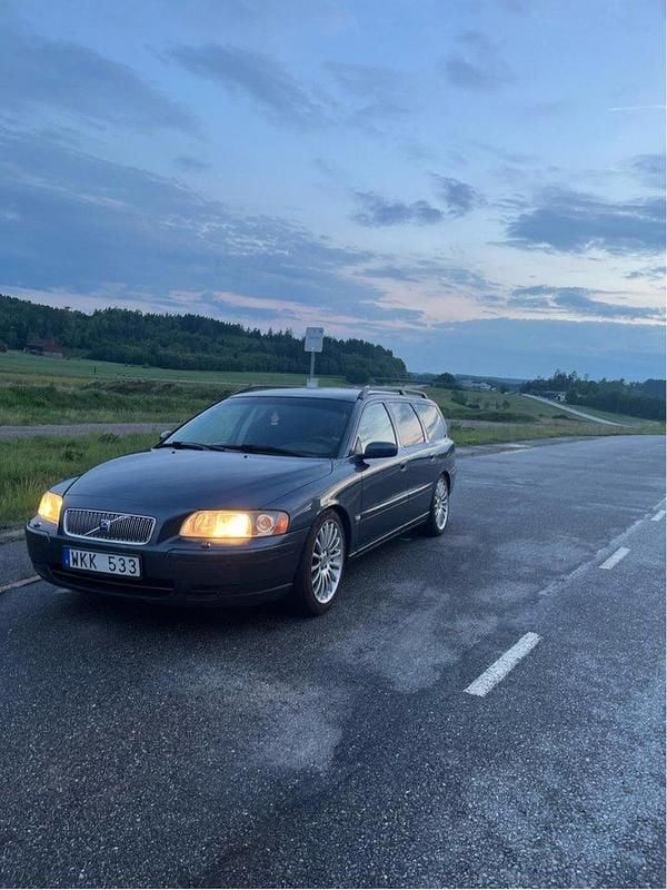 Blå Begagnad 2005 Volvo V70 Business Edition Kombi | 20 000 kr (Marknadspris) - Bild 1/4