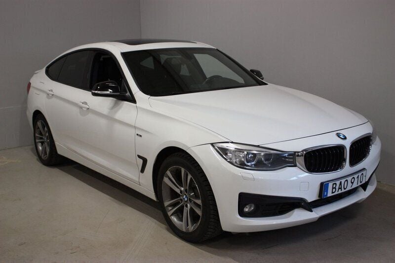 Vit Begagnad 2013 BMW 320 Gran Turismo Sport Line Halvkombi | 139 800 kr (Lite dyr) - Bild 1/4