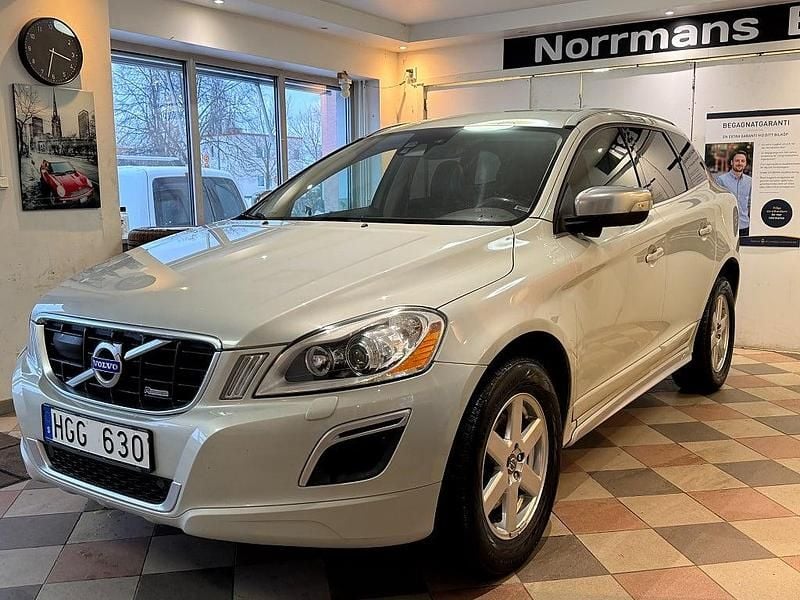 Vit Begagnad 2011 Volvo XC60 R-Design SUV | 108 000 kr (Bra pris) - Bild 1/4