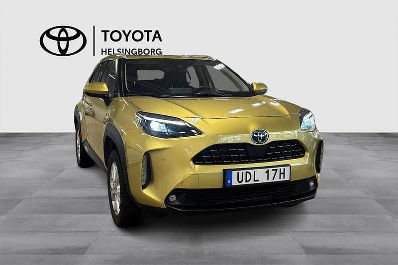 Begagnad Toyota Yaris Hybrid Edition 117 HK (86 kW) 2022 Gul
