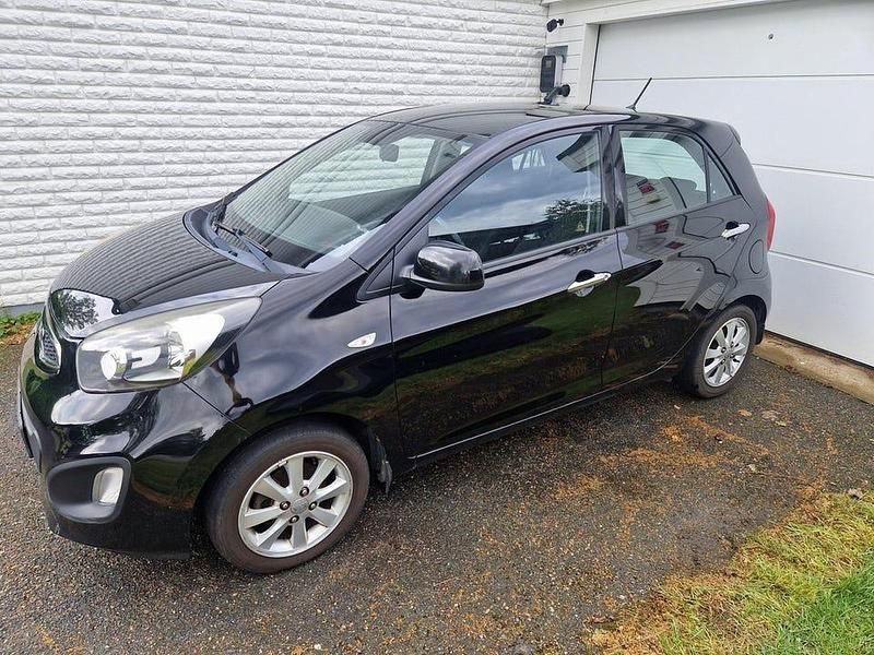 Svart Begagnad 2013 Kia Picanto Halvkombi | 55 000 kr (Marknadspris) - Bild 1/4
