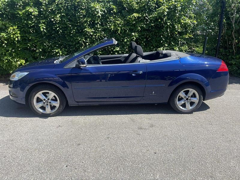 Blå Begagnad 2010 Ford Focus Cabriolet Trend Cab | 60 000 kr - Bild 1/1