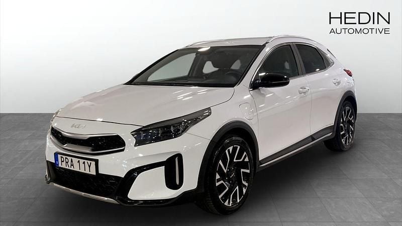 Vit (white) Begagnad 2023 Kia XCeed Advance SUV | 279 900 kr (Marknadspris) - Bild 1/4