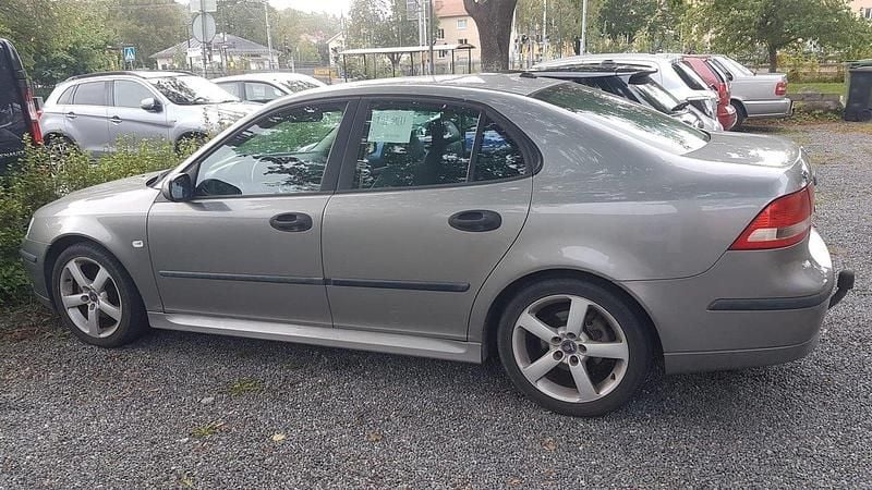 Grå Begagnad 2003 Saab 9-3 Vector Sedan | 19 500 kr (Marknadspris) - Bild 1/3