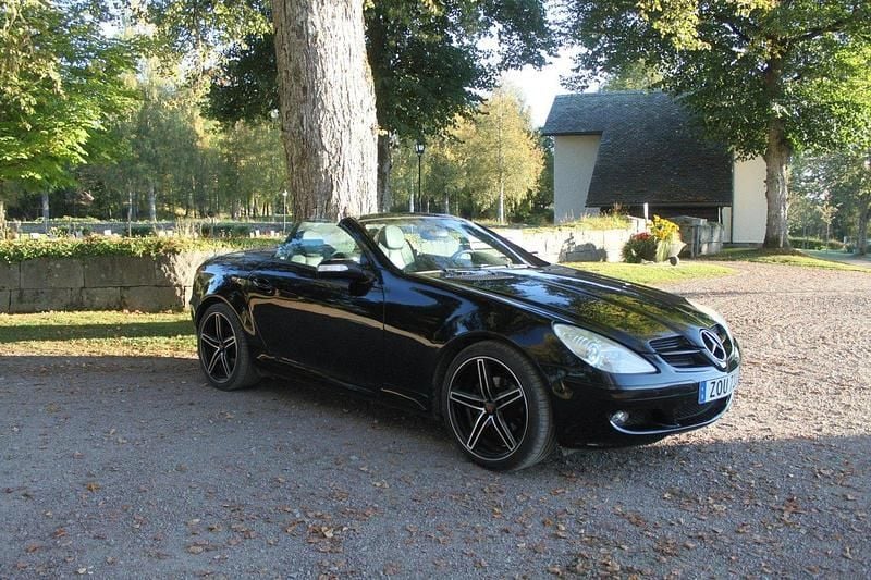 Svart Begagnad 2005 Mercedes SLK200 Cab | 82 000 kr (Marknadspris) - Bild 1/4