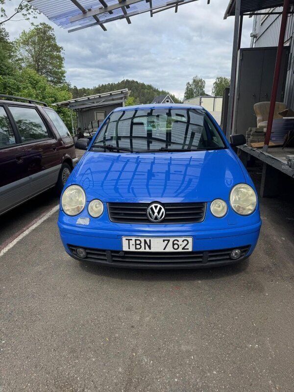 Blå Begagnad 2002 VW Polo Trendline Halvkombi | 13 500 kr (Marknadspris) - Bild 1/4