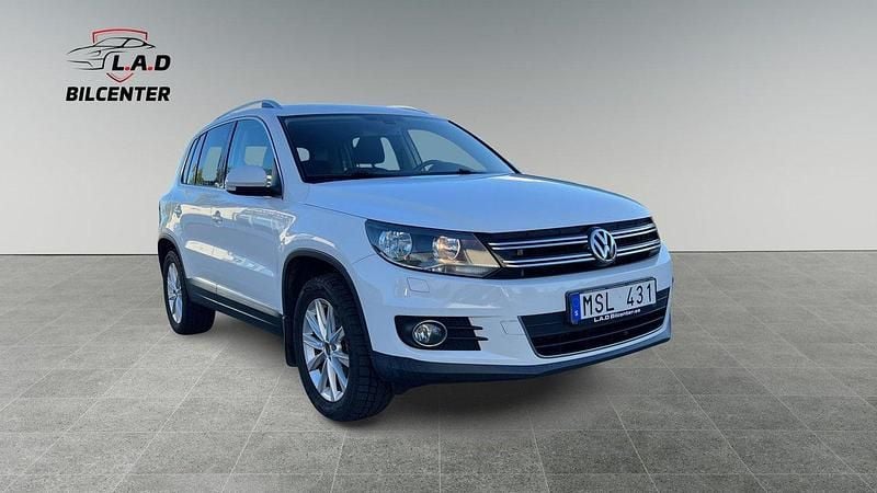 Vit Begagnad 2012 VW Tiguan Sportline SUV | 99 800 kr (Bra pris) - Bild 1/4