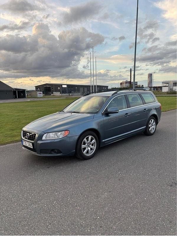 Blå Begagnad 2012 Volvo V70 Momentum Kombi | 65 000 kr (Bra pris) - Bild 1/4