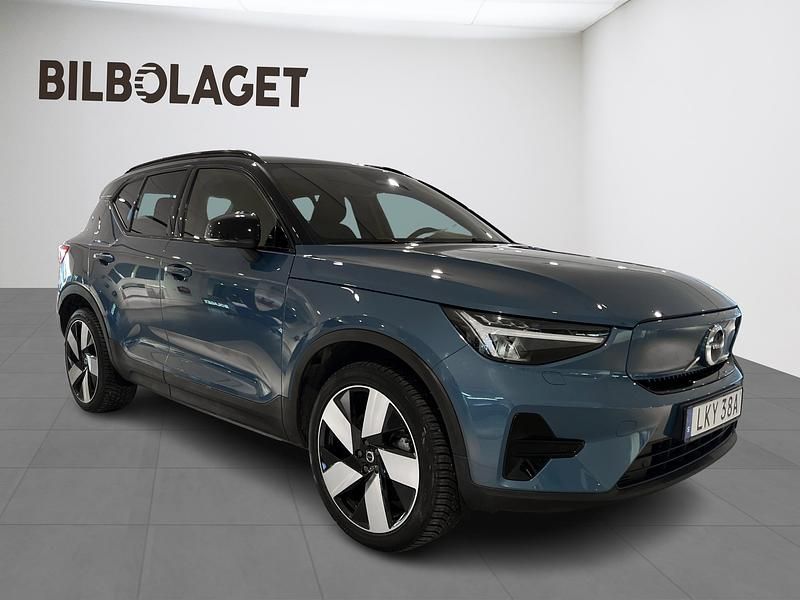 Begagnad Volvo XC40 Core 175 kW (238 HK) 2023 Blå SUV