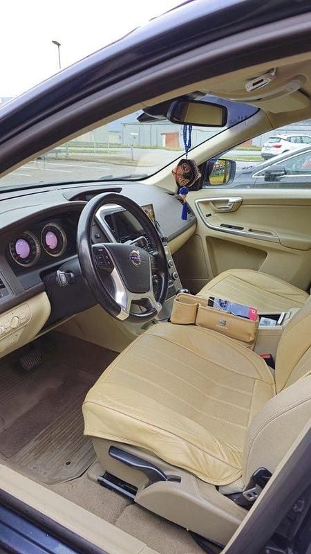 Blå Begagnad 2011 Volvo XC60 Momentum SUV | 99 999 kr (Superpris) - Bild 1/4