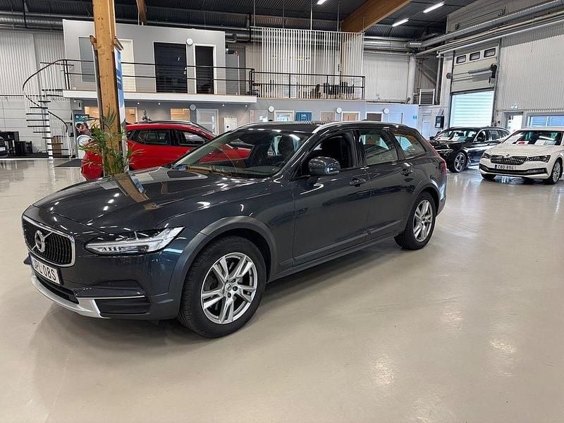 Grå Begagnad 2019 Volvo V90 CC Momentum Kombi | 264 000 kr (Marknadspris) - Bild 1/4