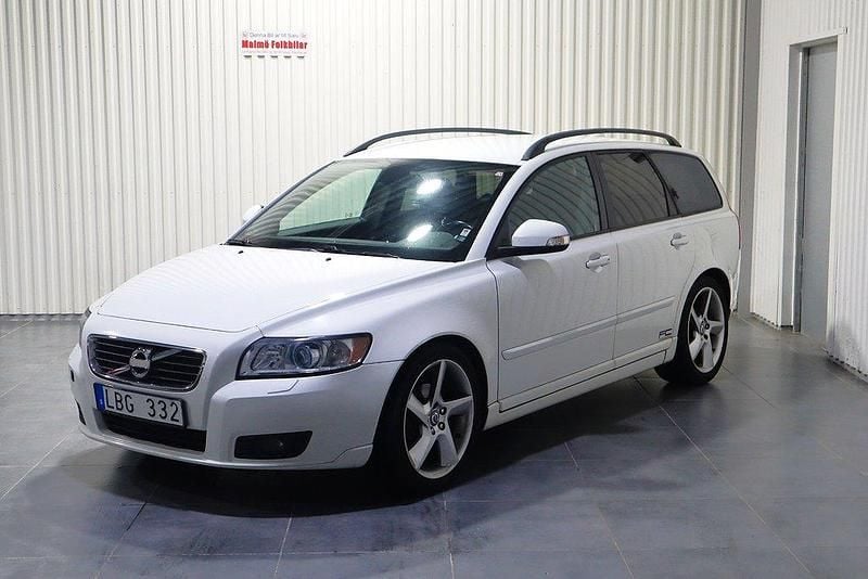 Vit Begagnad 2010 Volvo V50 Momentum Kombi | 44 900 kr (Bra pris) - Bild 1/4