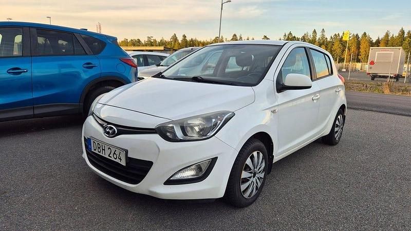 Vit Begagnad 2014 Hyundai i20 Select Halvkombi | 49 900 kr (Marknadspris) - Bild 1/4