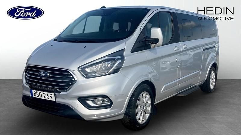 Moondust silver Begagnad 2022 Ford Tourneo Custom Titanium Van | 284 900 kr (Superpris) - Bild 1/4