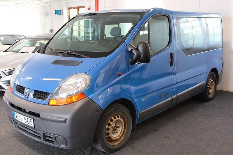 Blå Begagnad 2004 Renault Trafic Minibuss | 69 900 kr - Bild 1/4