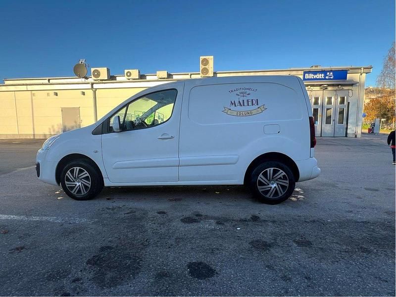 Vit Begagnad 2016 Citroën Berlingo Minibuss | 89 000 kr (Marknadspris) - Bild 1/4