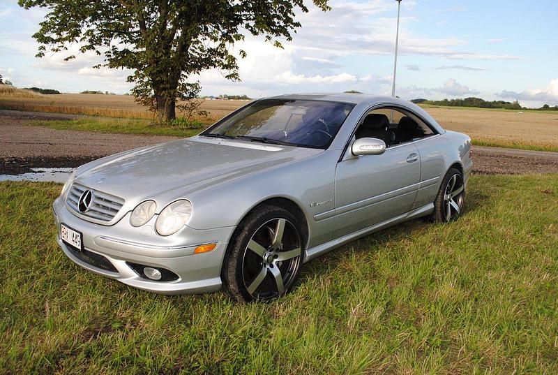 Silver Begagnad 2003 Mercedes CL55 AMG AMG Sportkupé | 179 000 kr - Bild 1/4