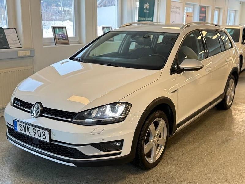Begagnad VW Golf Alltrack 184 HK (135 kW) 2015 Vit Kombi