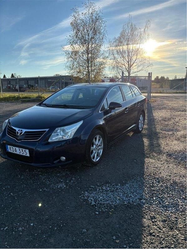 Blå Begagnad 2009 Toyota Avensis Business Edition Kombi | 25 500 kr (Marknadspris) - Bild 1/3