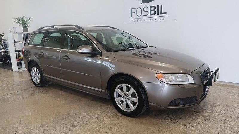 Grå Begagnad 2009 Volvo V70 Momentum Kombi | 39 900 kr (Superpris) - Bild 1/3