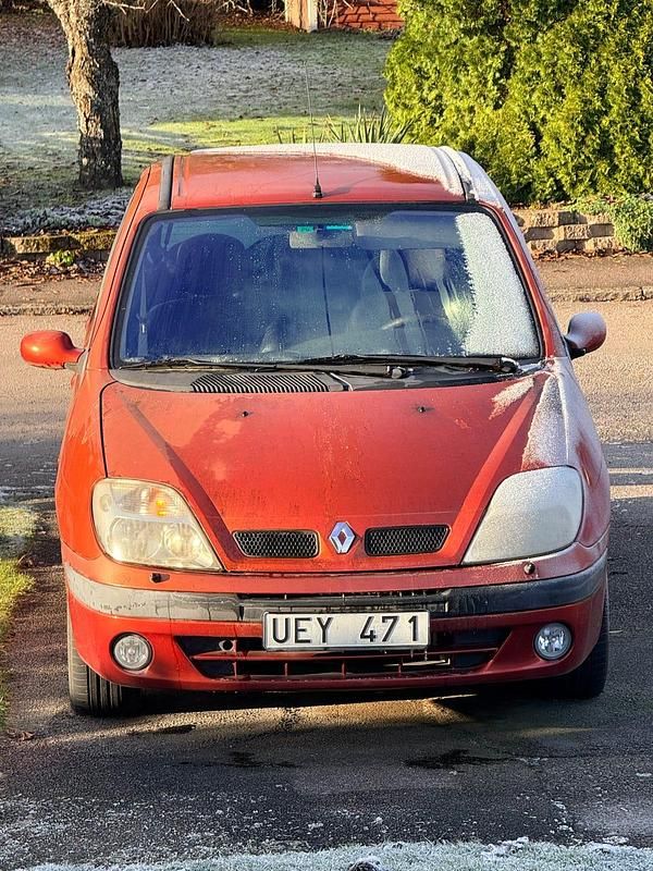 Begagnad 2003 Renault Scénic Minibuss | 10 000 kr (Marknadspris) - Bild 1/3