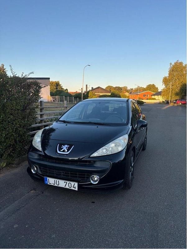 Svart Begagnad 2007 Peugeot 207 Sport Halvkombi | 27 000 kr (Marknadspris) - Bild 1/4