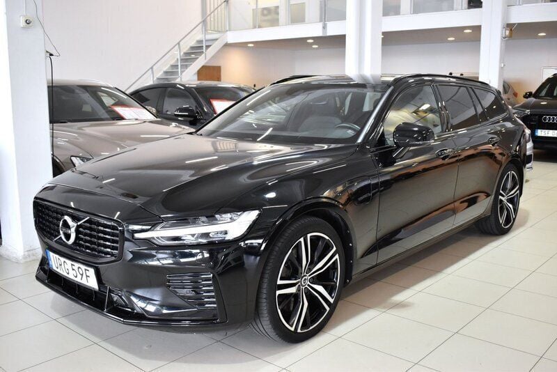 Svart Begagnad 2022 Volvo V60 R-Design Kombi | 409 000 kr (Marknadspris) - Bild 1/4