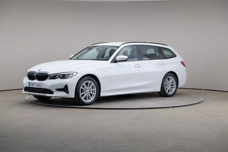 Vit (alpinvit) Begagnad 2021 BMW 330e Kombi | 255 000 kr (Superpris) - Bild 1/4