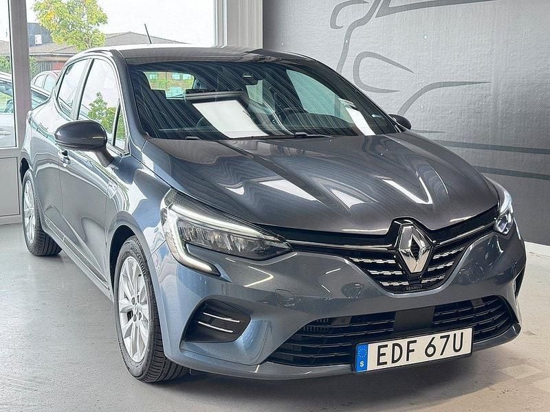 Grå Begagnad 2021 Renault Clio V Intens Halvkombi | 139 900 kr (Marknadspris) - Bild 1/3