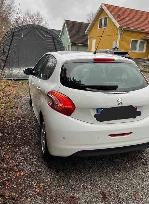 Begagnad 2013 Peugeot 208 Halvkombi | 60 000 kr (Marknadspris) - Bild 1/4