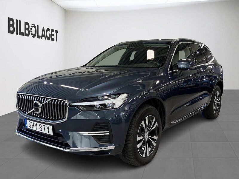 Mörkblå Begagnad 2023 Volvo XC60 Core SUV | 499 500 kr (Marknadspris) - Bild 1/4