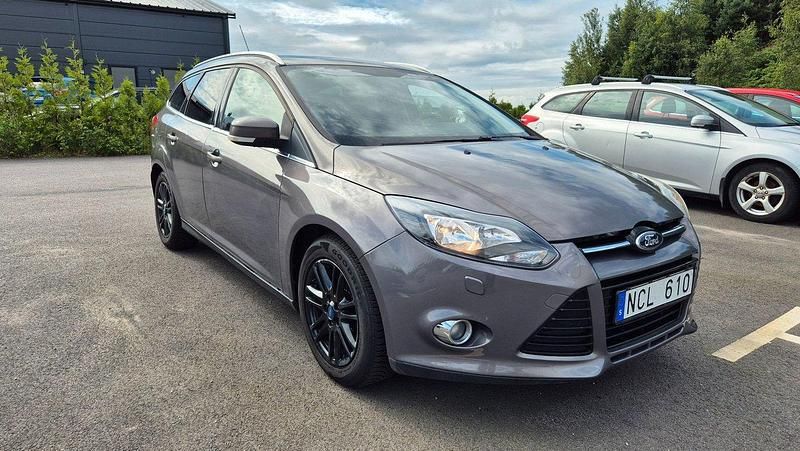 Brun Begagnad 2012 Ford Focus Titanium Kombi | 49 900 kr (Marknadspris) - Bild 1/4