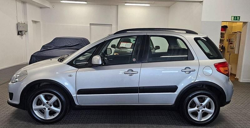 Begagnad Suzuki SX4 108 HK (79 kW) 2006 Silver Halvkombi